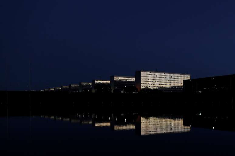 Vista noturna da Esplanada dos Ministérios, em Brasília