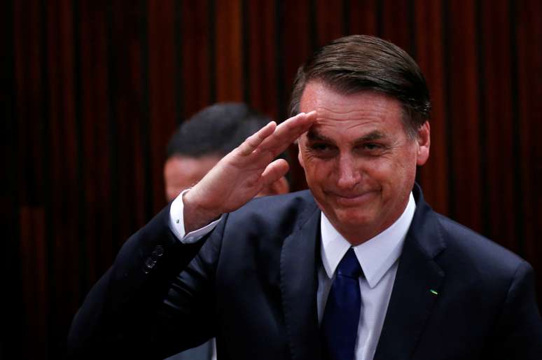 Presidente Jair Bolsonaro bate continência ao entrar no Tribunal Superior Eleitoral (TSE)
10/12/2018
REUTERS/Adriano Machado