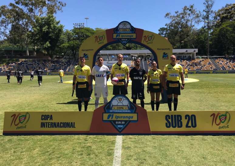 Caio Alexandre é o capitão do Botafogo nesta Copa Ipiranga (Foto: Reprodução / Twitter)