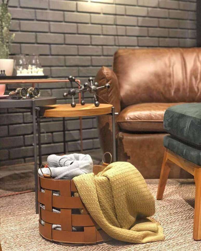 3. Alguns enfeites para sala tamb&eacute;m podem ajudar na organiza&ccedil;&atilde;o &ndash; Foto: Oruy