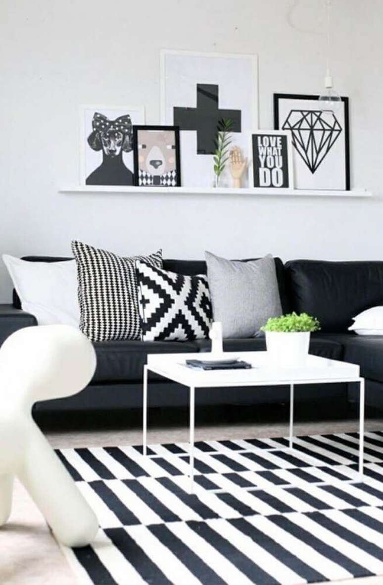 60. Enfeites para sala com decora&ccedil;&atilde;o minimalista preto e branca &ndash; Foto: GoodNewsArchitecture