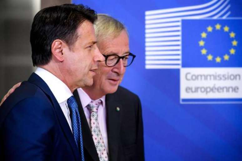 Giuseppe Conte e Jean-Claude Juncker, em reunião no dia 24 de novembro