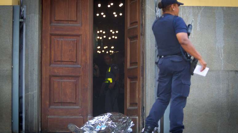 Segundo a polícia, homem teria usado duas armas de fogo para atirar em fiéis na Catedral de Campinas