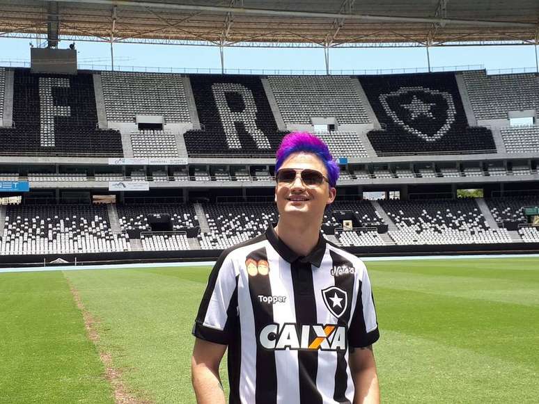 Youtuber Felipe Neto patrocina o Botafogo