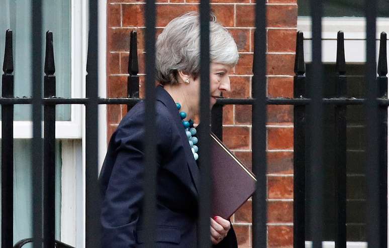 Primeira-ministra brit&acirc;nica, Theresa May, deixa resid&ecirc;ncia oficial em Londres 10/12/2018 REUTERS/Phil Noble 