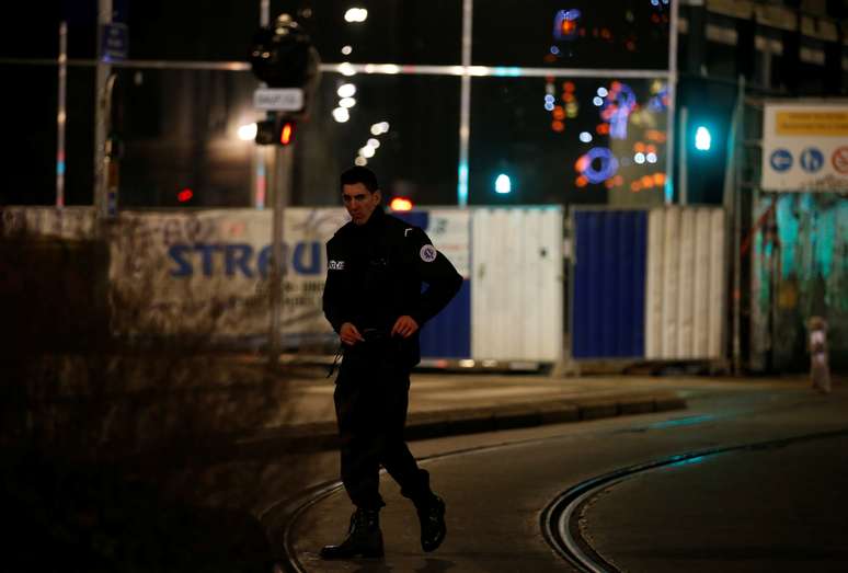 Polícia faz segurança da área após tiroteio em Estrasburgo, na França
11/12/2018
REUTERS/Vincent Kessler