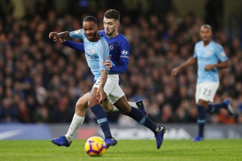 Estudo aponta um aumento de 22% de casos de racismo na Premier League (Foto: Adrian Dennis / AFP)