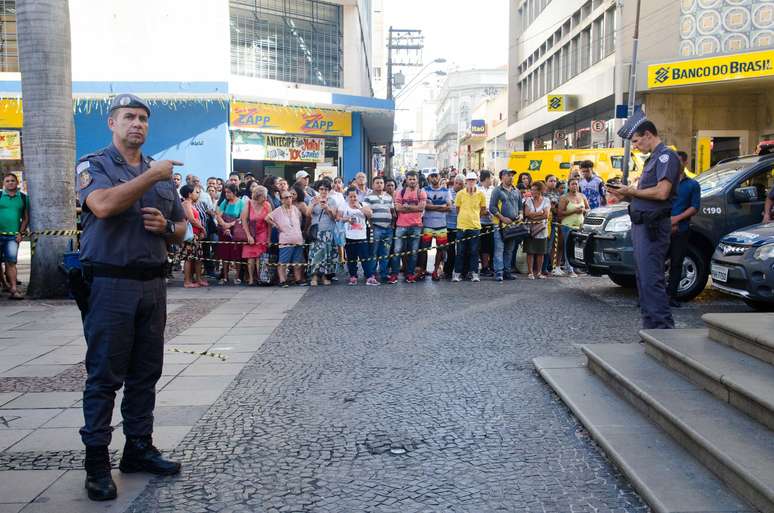 Atirador invadiu a igreja e abriu fogo, se suicidando em seguida