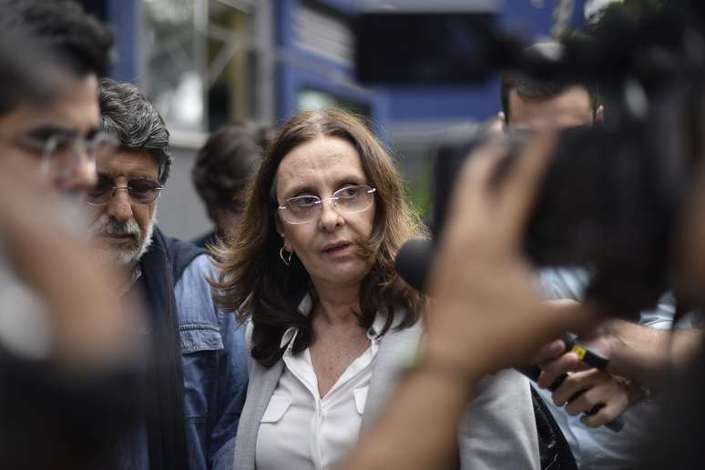 Andrea Neves, irmã do senador Aécio Neves (PSDB-MG), chega à Polícia Federal, em Belo Horizonte, onde é ouvida nesta terça-feira, 11. A operação Ross, que cumpre nesta terça-feira, 11, 24 mandados de busca e apreensão na casa do senador Aécio Neves (PSDB-MG) e aliados, foi autorizada pelo ministro Marco Aurélio Mello, do Supremo Tribunal Federal. A ação é um desdobramento da Patmos, deflagrada em maio de 2017. A investigação está relacionada à delação premiada de executivos do Grupo J&F. O objetivo da ação é investigar o recebimento de vantagens indevidas por parte de três senadores da República e três deputados federais, entre os anos de 2014 e 2017.