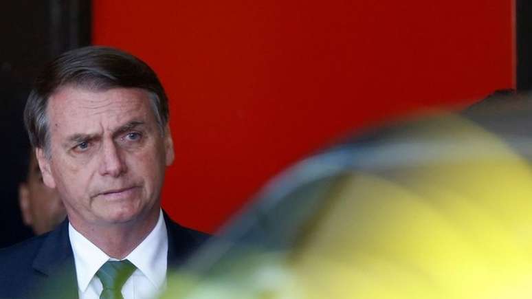 Bolsonaro não repassou à Receita Federal informações sobre o empréstimo de R$ 40 mil que disse ter concedido ao ex-assessor de seu filho