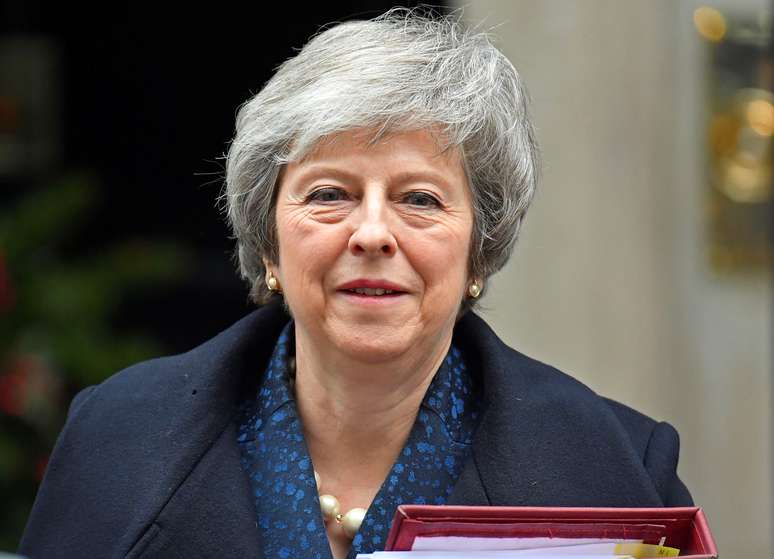 Premiê britânica, Theresa May, deixa residência oficial de Downing Street 12/12/2018 REUTERS/Toby Melville
