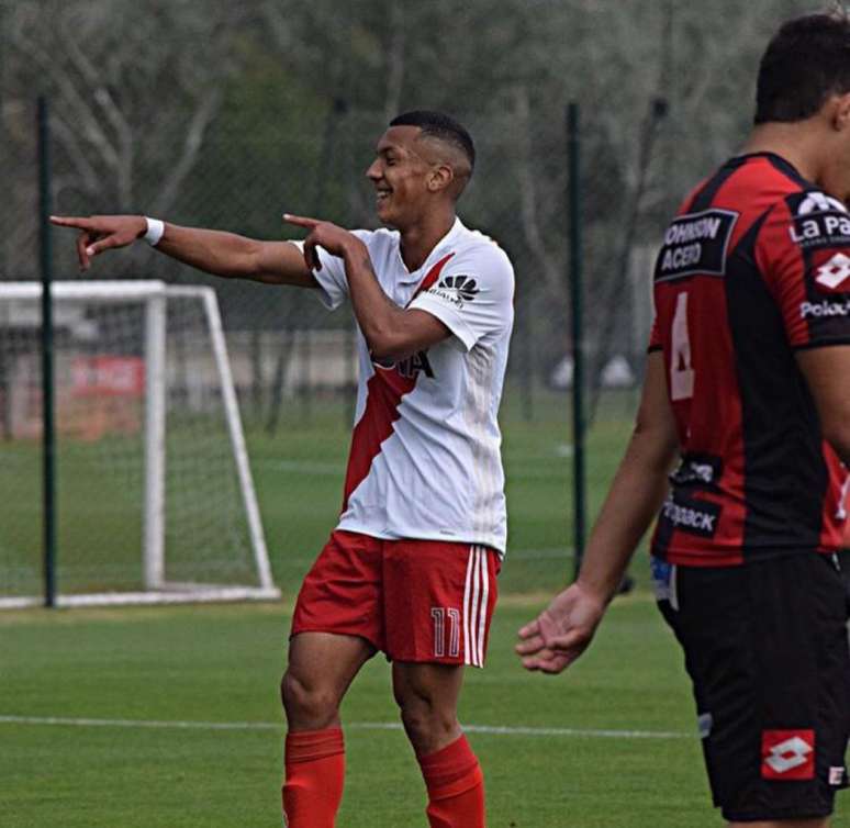 Cleiton De Arquino Grefe atua na base do River Plate (Foto: Site oficial do River Plate)