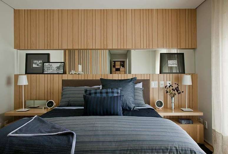 59 &ndash; A cor da madeira ajuda a compor o ambiente perfeito. Projeto por Cristina B&aacute;rbara.