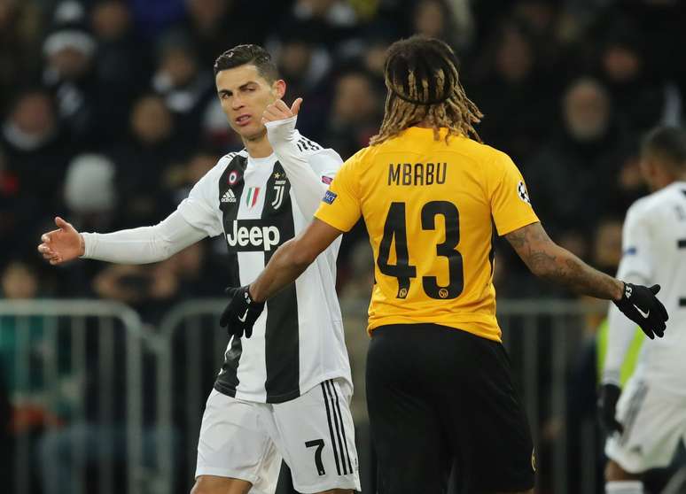 Cristiano Ronaldo e Mbabu discutem