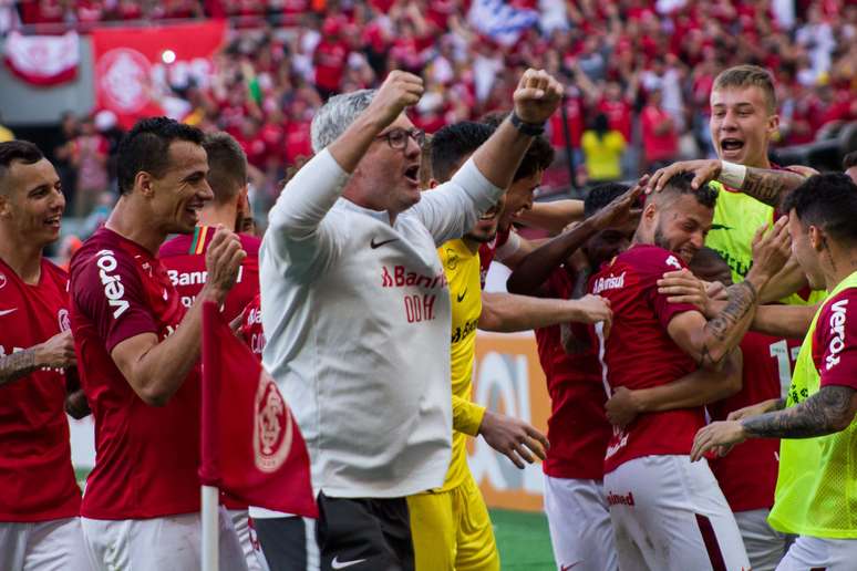 O Internacional, comandado pelo técnico Odair Hellmann, fez uma disputa acirrada pela liderança contra o São Paulo por algumas rodadas do Brasileirão