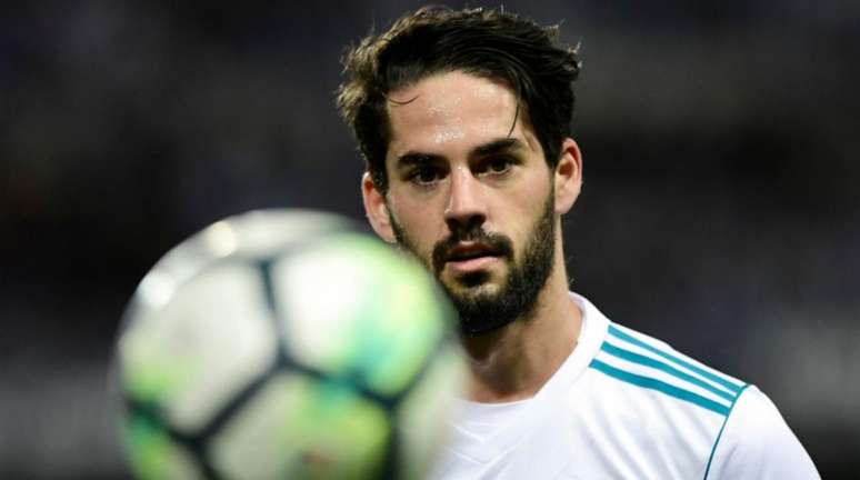 Após a partida, Marcelo revelou que não sabia o motivo de Isco ter recusado a braçadeira (Foto: AFP)