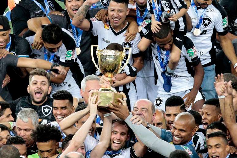 O Botafogo conquistou o título do Campeonato Carioca em cima do seu rival Vasco, nos pênaltis, por 4 a 3