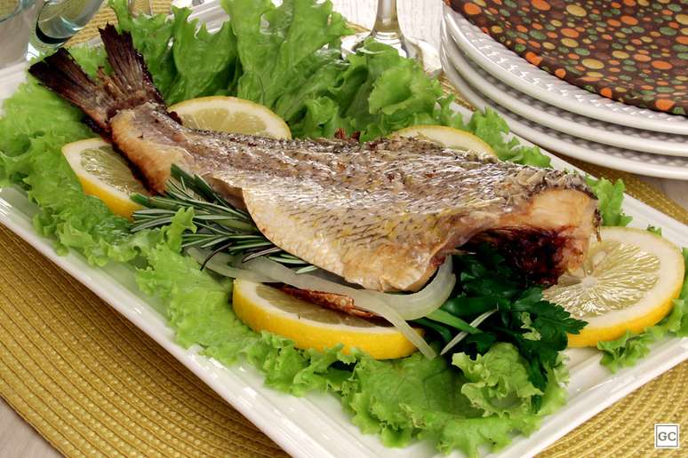 Peixe assado com ervas