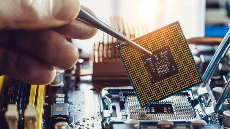 Os fabricantes de microprocessadores sabem que têm um problema