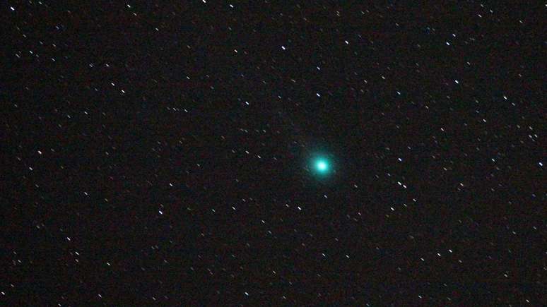 O cometa 46P/Wirtanen vai aparecer na cor verde, como o cometa Lovejoy (foto), visto em 2015 no céu da Bulgária