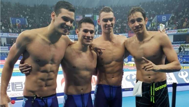 Luiz Altamir, Fernando Scheffer, Leonardo Santos e Breno Correia conquistam ouro no revezamento 4x200m livre no Mundial de Piscina Curta