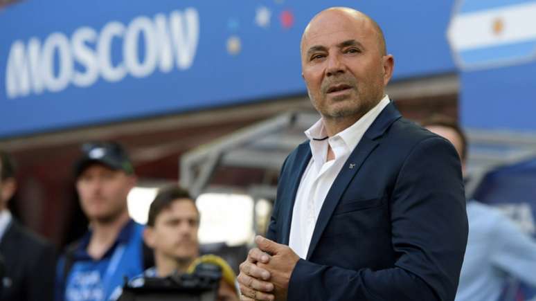 Sampaoli tem acerto verbal com o Santos (Foto: AFP/JUAN MABROMATA)