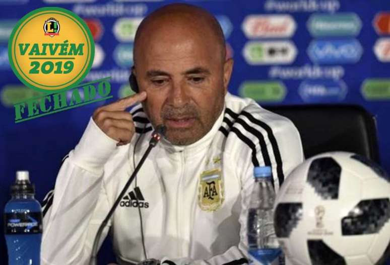 Jorge Sampaoli trabalhando pela seleção argentina, onde ficou entre 2017 e 2018 e não foi bem (Foto: AFP)