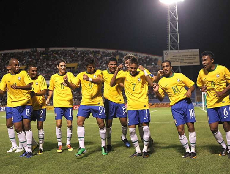 Em 2011, Neymar, Lucas, Oscar e Casemiro foram campeões do Sulamericano (Foto: Mowa Press)