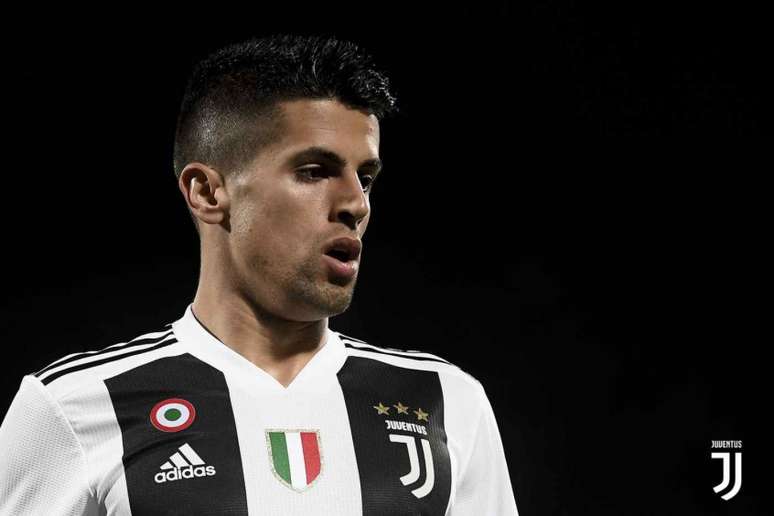 Cancelo passa por cirurgia e só volta a jogar pela Juventus em janeiro (Foto: Divulgação)