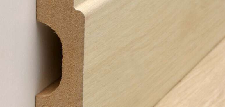 2- O rodap&eacute; de madeira clean Durafloor se destaca pela qualidade e versatilidade do material. Fonte: Duratex Madeira