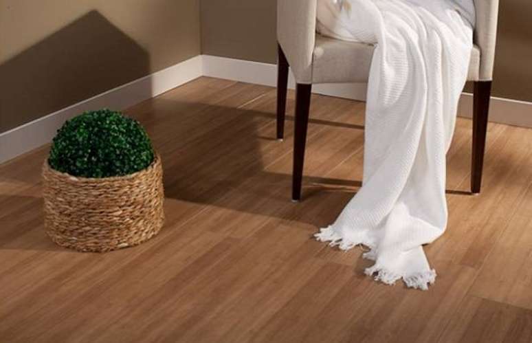 16- O rodap&eacute; de madeira pode ter espessuras mais finas. Fonte: Comprando Meu Ap&ecirc;