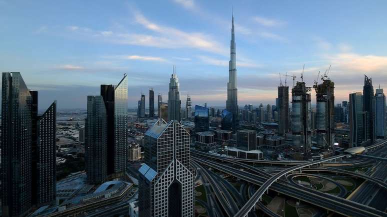 Em menos de 50 anos, Dubai se transformou de uma aldeia remota, perto de um deserto, em uma imponente e moderna cidade, centro financeiro internacional