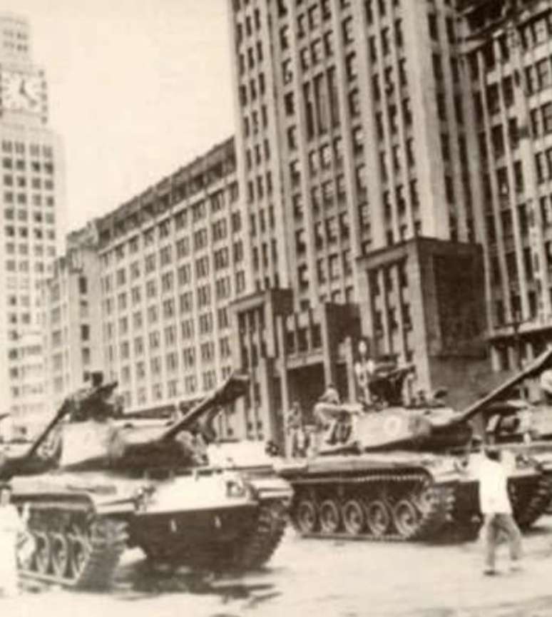 Tanques de guerra nas ruas do Rio de Janeiro, em abril de 1964