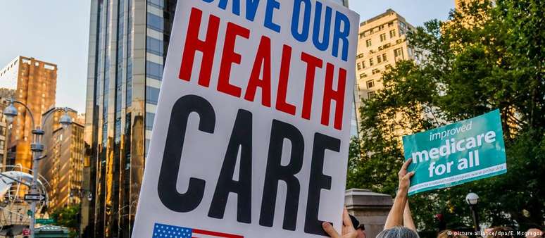 Manifestantes protestam em prol do Obamacare em Washington