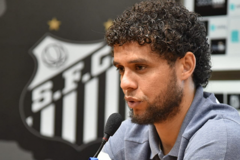 Victor Ferraz tem contrato até dezembro de 2020 com o Santos - FOTO: Ivan Storti