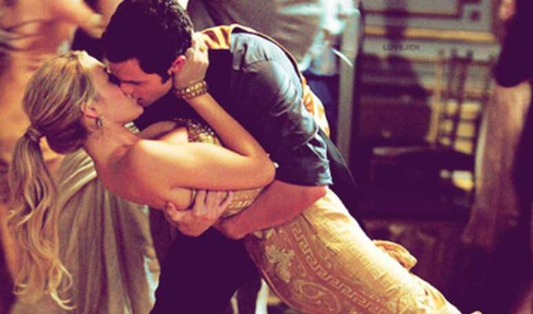 Áries - Total independente, a ariana é o tipo de garota que fica zero tímida ao perder o bv e assume as rédeas da paquera 
