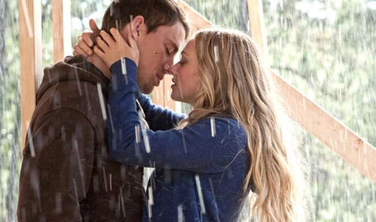 Escorpião - A escorpiana é uma das primeiras a beijar no grupo de amigas e isso acontece porque ela é toda sensuellen!
