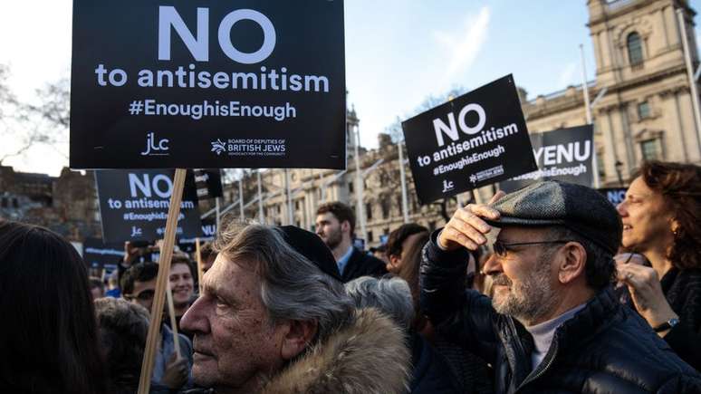 Em março, manifestantes se reuniram em frente ao parlamento britânico para exigir que o Partido Trabalhista faça mais para combater o antissemitismo