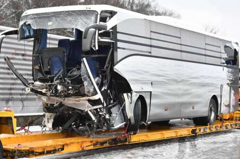Acidente de ônibus na Suíça deixa morto e mais de 40 feridos