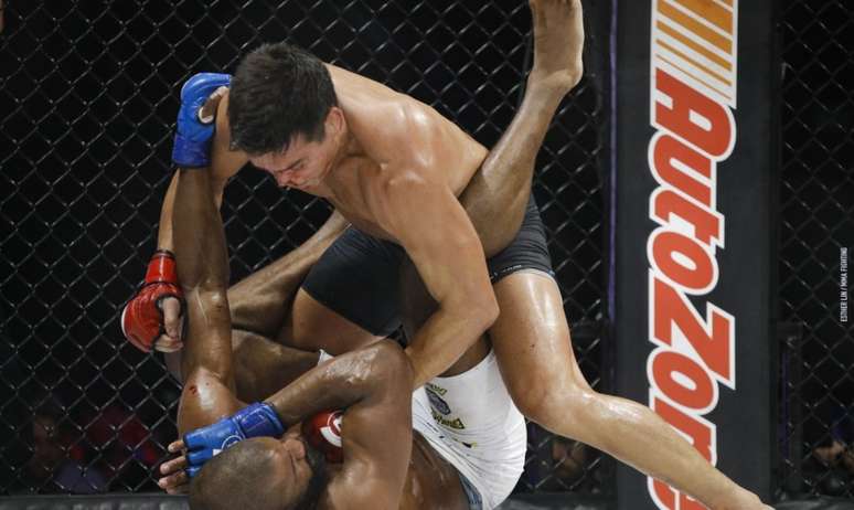 Lyoto Machida derrotou por decisão dividida o compatriota Rafael Carvalho no Havaí (Foto: Esther Lin/MMA Fighting)