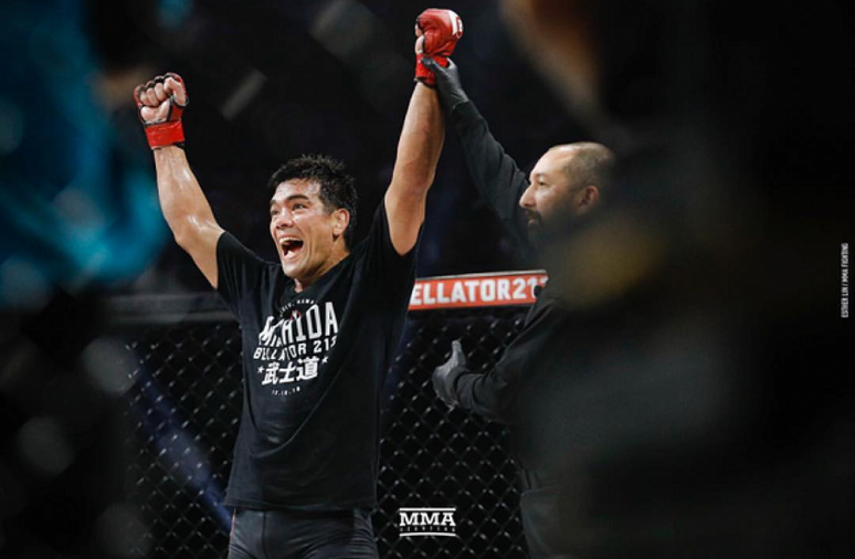 Lyoto Machida venceu o compatriota Rafael Carvalho por decisão dividida (Foto: Esther Lin/MMA Fighting)