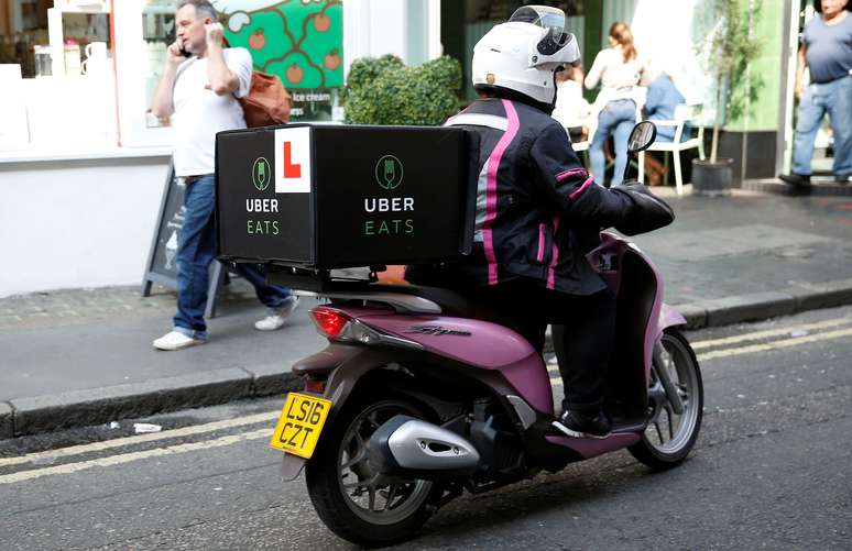 Motorista do UberEATS realiza entregas em Londres, Reino Unido
07/09/2016 REUTERS/Neil Hall