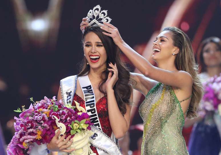 Miss Filipinas Catriona Gray &eacute; coroada miss Universo em Bangcoc, na Tail&acirc;ndia 17/12/2018 REUTERS/Athit Perawongmetha 