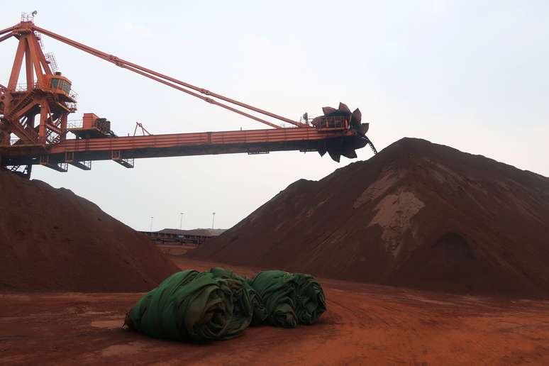 Minério de ferro é visto em porto de Dalian, na China 21/09/2018 REUTERS/Muyu Xu 