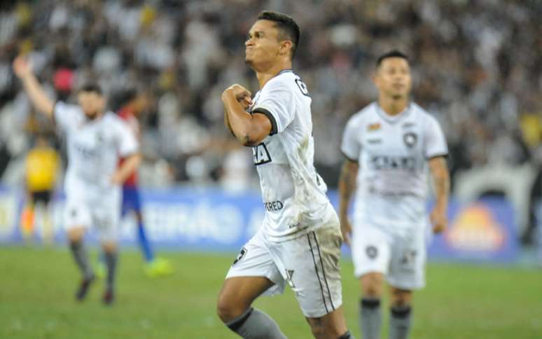 A manutenção de Erik é um sonho difícil, mas ainda desejado pelo Botafogo (Nayra Halm/Fotoarena)