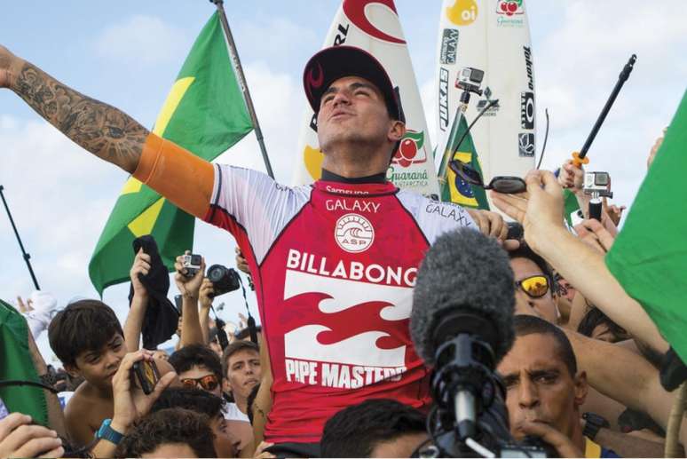 Medina segue vivo na briga pelo bicampeonato mundial de surfe (Foto: Divulgação/WSL)