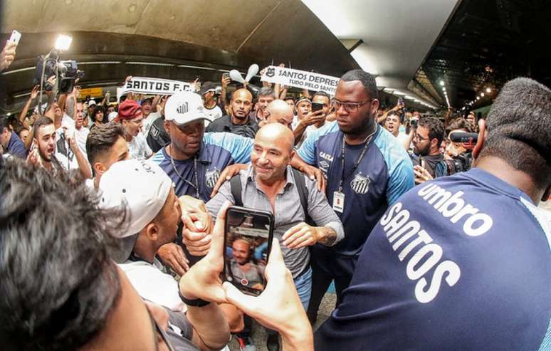 Sampaoli assina nesta segunda-feira com o Santos (Foto: Rodrigo Coca)