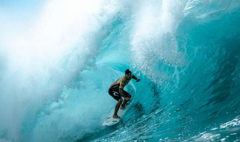 Gabriel Medina é bicampeão mundial, em Pipe