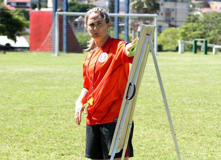 Treinadora recebeu anúncio de desligamento na manhã desta segunda-feira (Foto: Divulgação/Internacional)