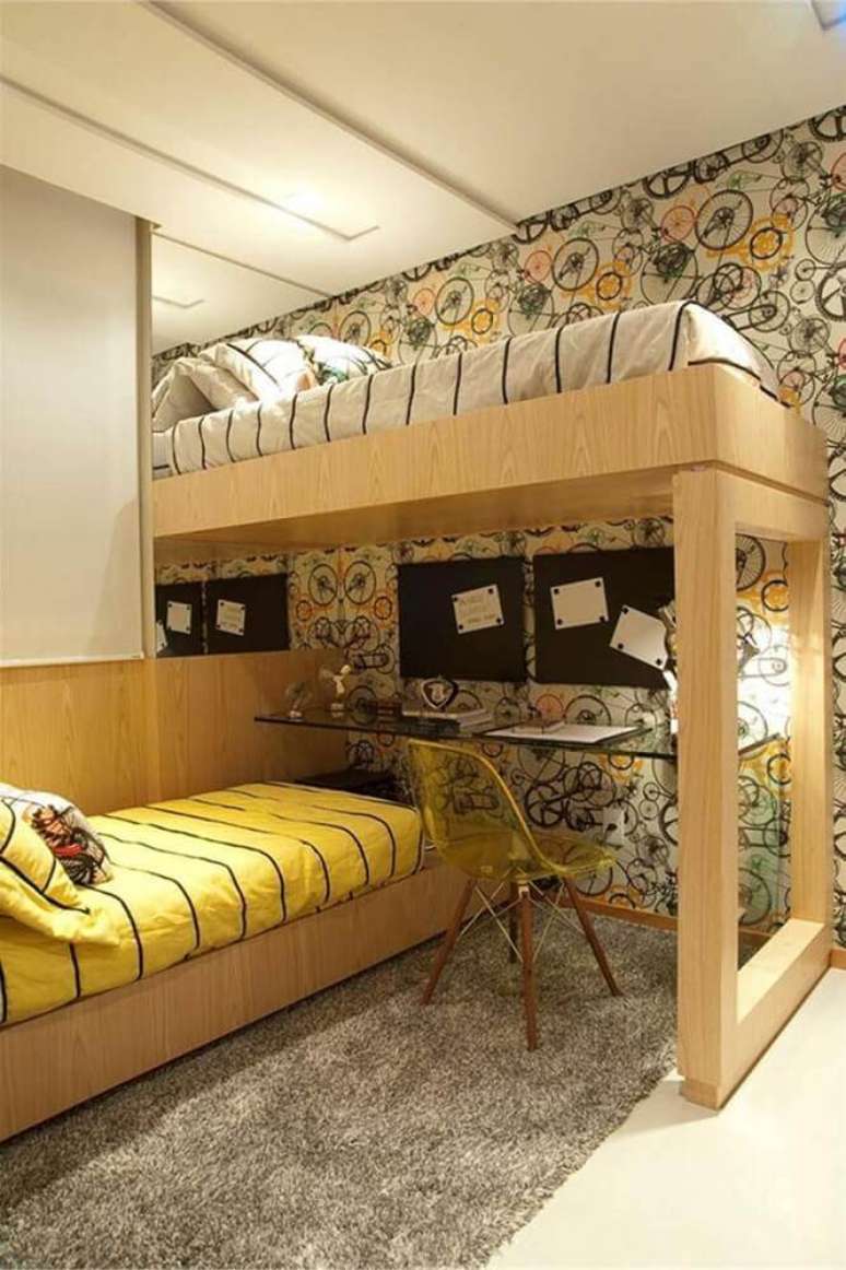 15. Que tal investir em um quarto de solteiro planejado com cama beliche e utilizar a parte de baixo para um cantinho de estudos? – Foto: Imperius Imóveis